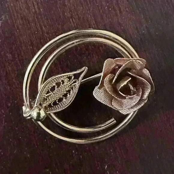 Vintage Gold Tone Metal Sarah Coventry Rose Brooch - Picture 1 of 1